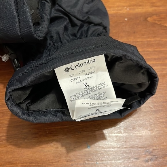 Columbia youth XL mittens in black - tags still on - Picture 3 of 6
